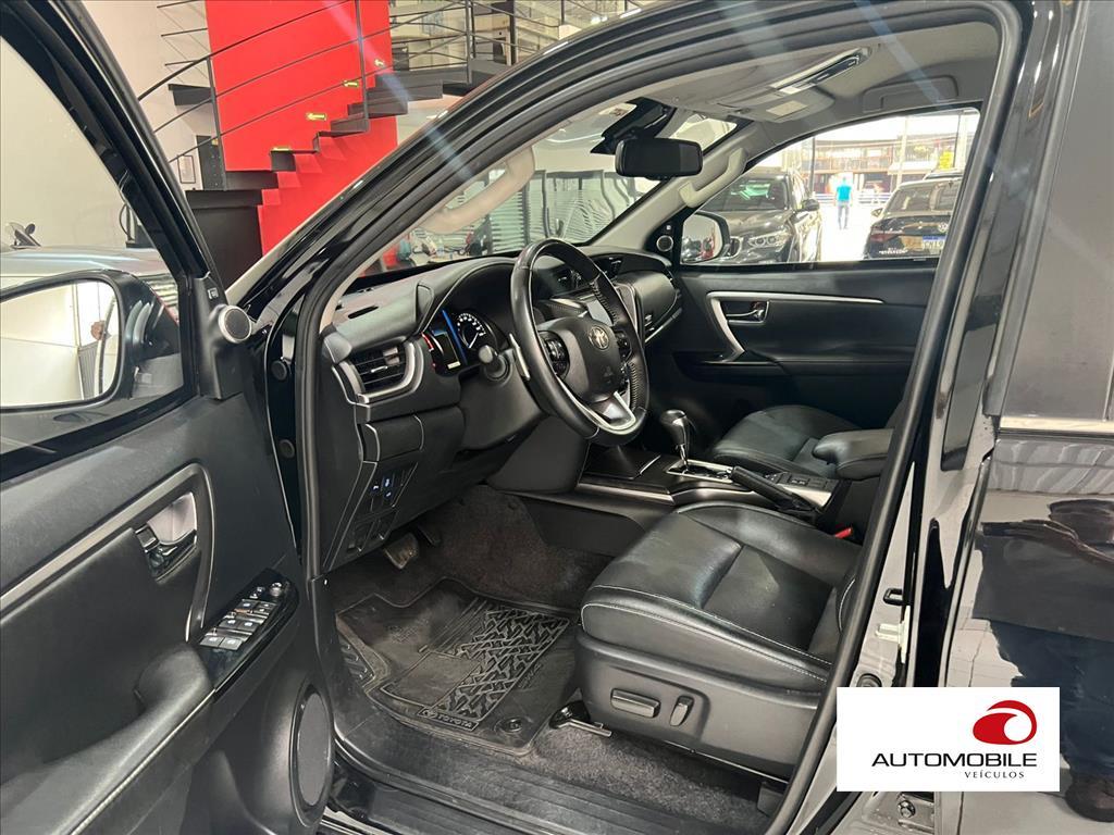 TOYOTA HILUX SW4 - 8