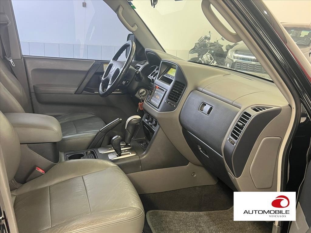MITSUBISHI PAJERO FULL - 12
