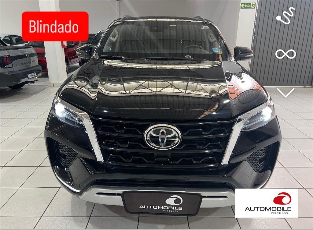 TOYOTA HILUX SW4 - 1